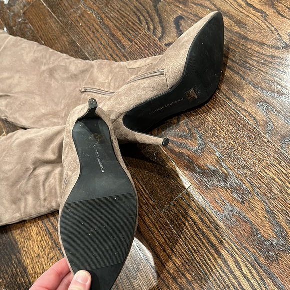 Over the knee boot - Picture 2 of 3